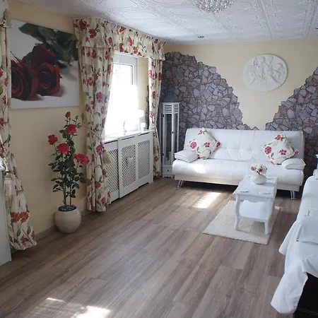 Eifel Romantica Holiday House *