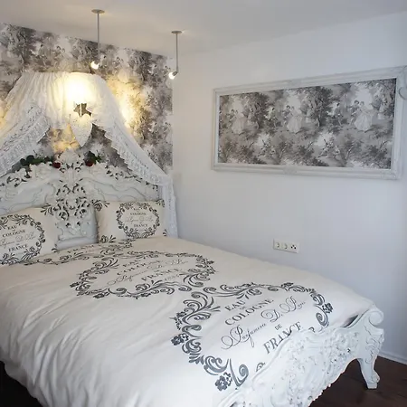 Eifel Romantica Holiday House *